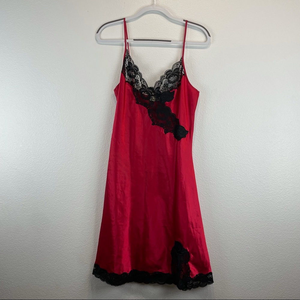 🌹 Victoria’s Secret Vintage Gold Tag Red & Black Lacy Nightgown Size Medium 🌹